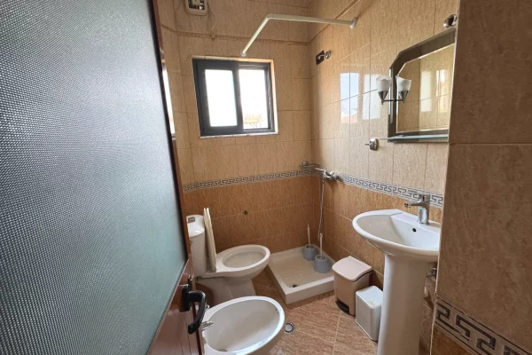 Shtepi me qera Vila Luksoze ne Tirane, 2+1, Mobilimi E mobiluar, Pagesa 500  Euro.