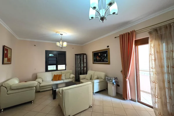 Shtepi me qera Vila Luksoze ne Tirane, 2+1, Mobilimi E mobiluar, Pagesa 500  Euro.