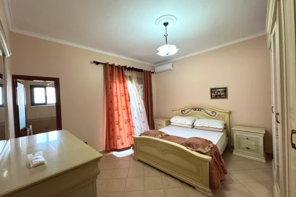 Shtepi me qera Vila Luksoze ne Tirane, 2+1, Mobilimi E mobiluar, Pagesa 500  Euro.