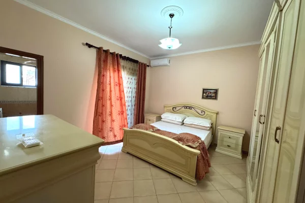 Shtepi me qera Vila Luksoze ne Tirane, 2+1, Mobilimi E mobiluar, Pagesa 500  Euro.