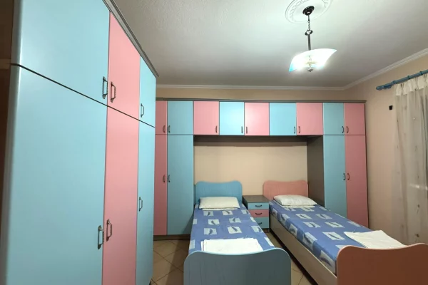 Shtepi me qera Vila Luksoze ne Tirane, 2+1, Mobilimi E mobiluar, Pagesa 500  Euro.