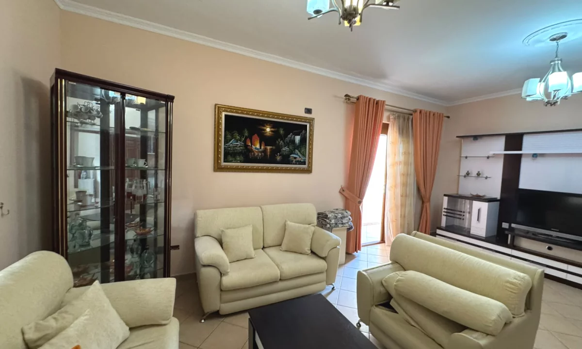 Shtepi me qera Vila Luksoze ne Tirane, 2+1, Mobilimi E mobiluar, Pagesa 500  Euro.