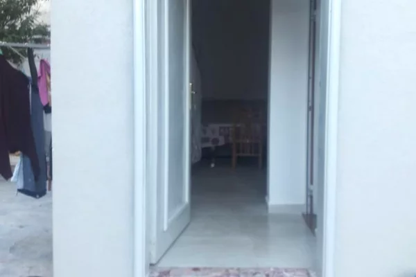 Jepet me qira Apartament 1+1 afer Spitalit Nene Tereza Tirane.