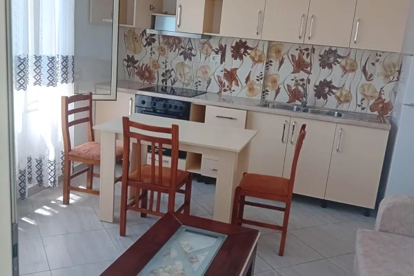Shtepi me qera Apartament ne Tirane, 1+1, Mobilimi E mobiluar, Pagesa 27,000  Leke.
