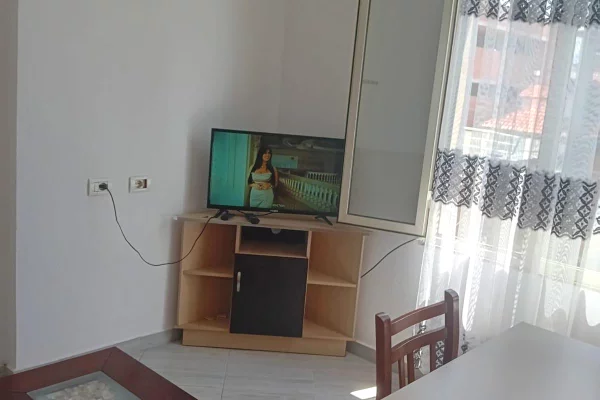 Shtepi me qera Apartament ne Tirane, 1+1, Mobilimi E mobiluar, Pagesa 27,000  Leke.