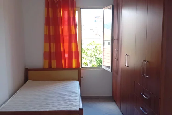 Shtepi me qera Apartament ne Tirane, 1+1, Mobilimi E mobiluar, Pagesa 27,000  Leke.