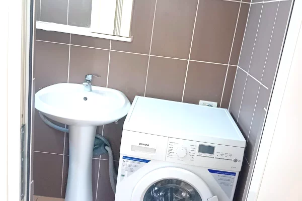 Shtepi me qera Apartament ne Tirane, 1+1, Mobilimi E mobiluar, Pagesa 27,000  Leke.