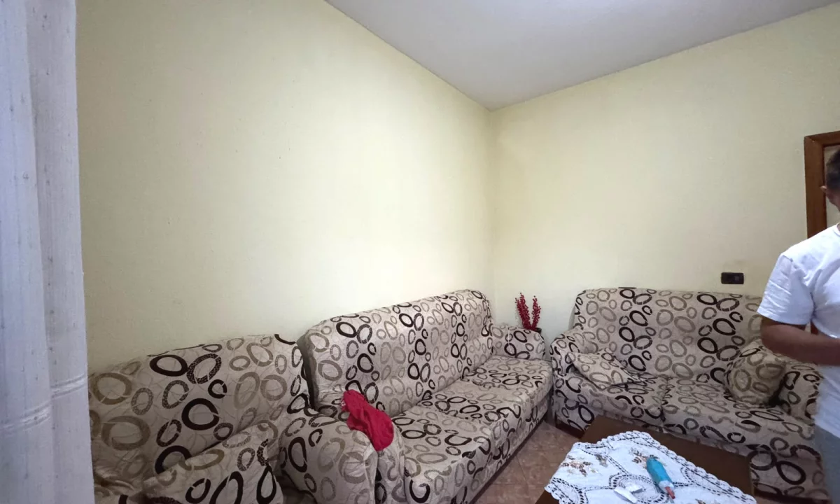 Shtepi me qera Shtepi Private ne Tirane, 3+1, Mobilimi E mobiluar, Pagesa 38,000  Leke.