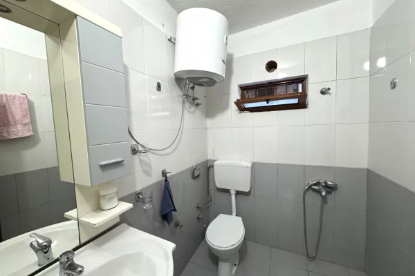 Shtepi me qera Shtepi Private ne Tirane, 3+1, Mobilimi E mobiluar, Pagesa 38,000  Leke.