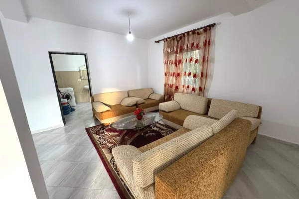 Shtepi me qera Shtepi Private ne Tirane, 3+1, Mobilimi E mobiluar, Pagesa 50,000  Leke.
