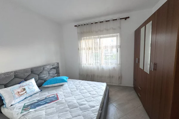 Shtepi me qera Shtepi Private ne Tirane, 3+1, Mobilimi E mobiluar, Pagesa 50,000  Leke.