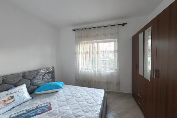 Shtepi me qera Shtepi Private ne Tirane, 3+1, Mobilimi E mobiluar, Pagesa 50,000  Leke.