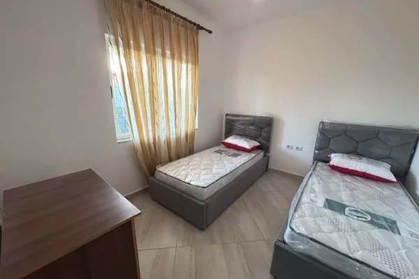 Shtepi me qera Shtepi Private ne Tirane, 3+1, Mobilimi E mobiluar, Pagesa 50,000  Leke.