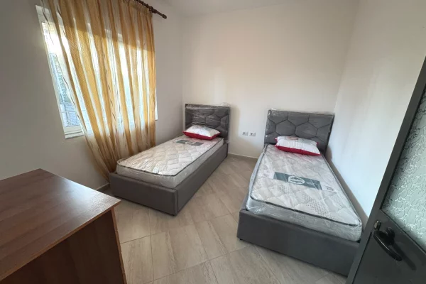 Shtepi me qera Shtepi Private ne Tirane, 3+1, Mobilimi E mobiluar, Pagesa 50,000  Leke.
