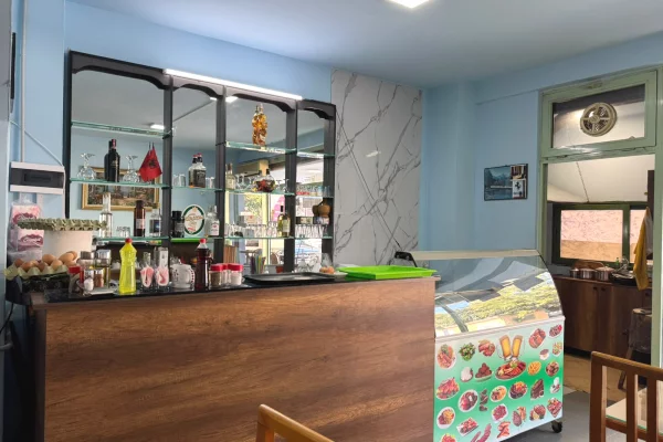 Jepet me qira Lokal Bar - restorant ne rrugen Dritan Hoxha Tirane.