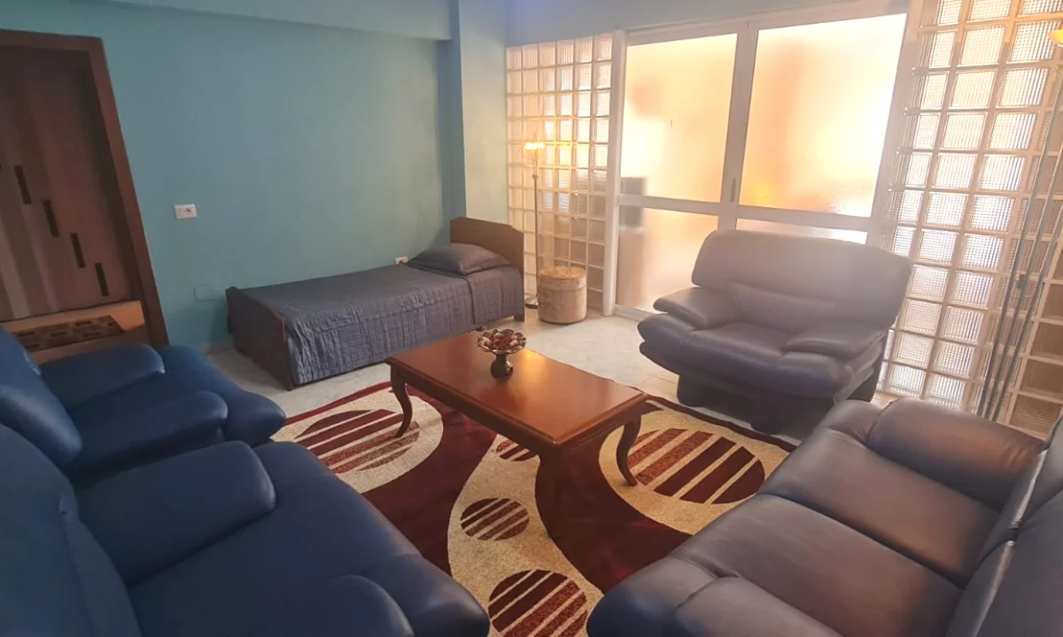 Shtepi me qera Apartament ne Tirane, 2+1, Mobilimi E mobiluar, Pagesa 50,000  Leke.