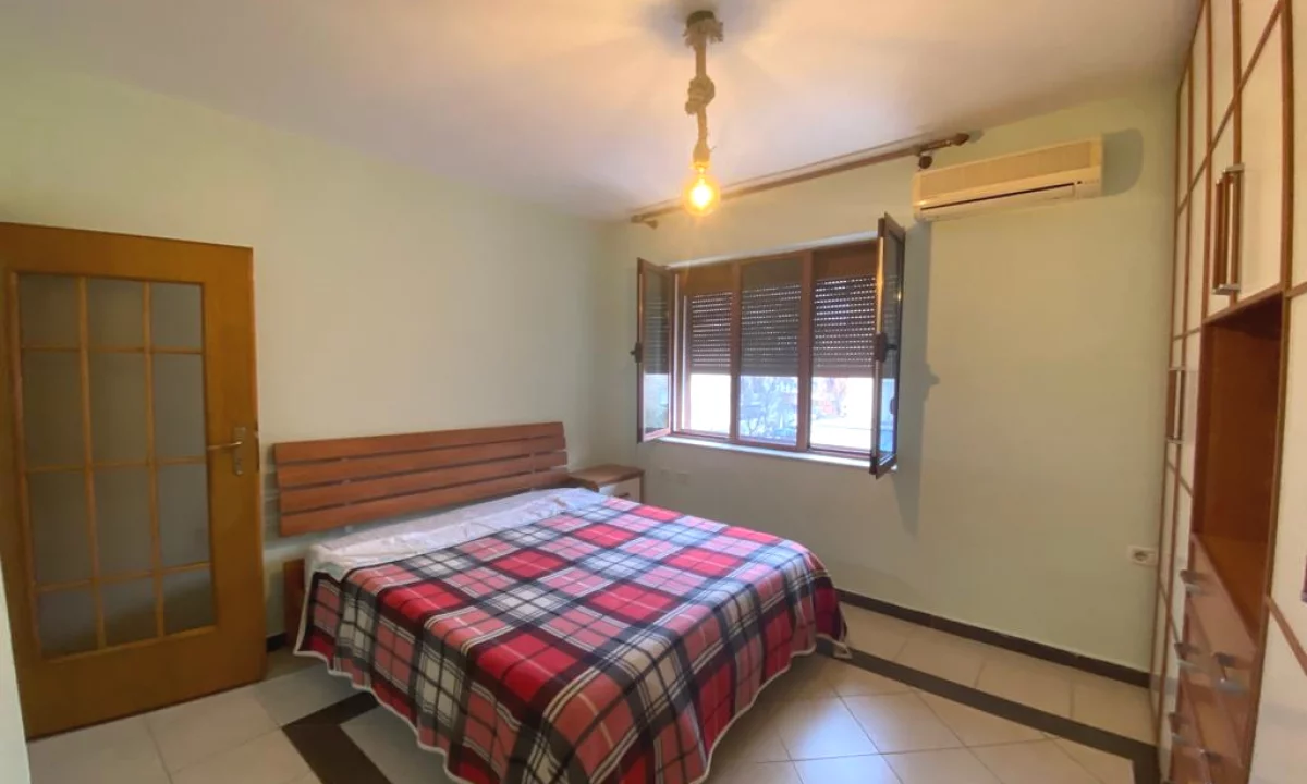 Shtepi me qera Apartament ne Tirane, 1+1, Mobilimi E mobiluar, Pagesa 50,000  Leke.