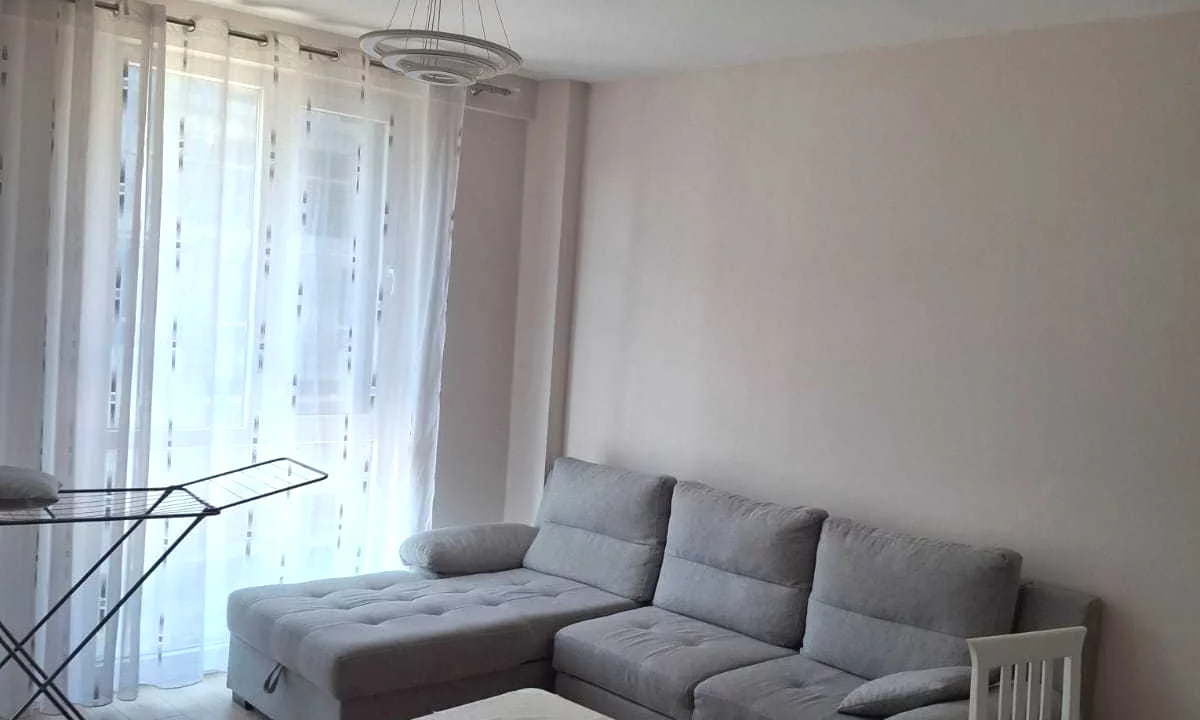 Shtepi me qera Apartament ne Tirane, 1+1, Mobilimi E mobiluar, Pagesa 700  Euro.