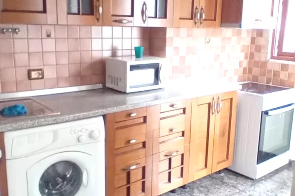 Shitet Apartament 1+1