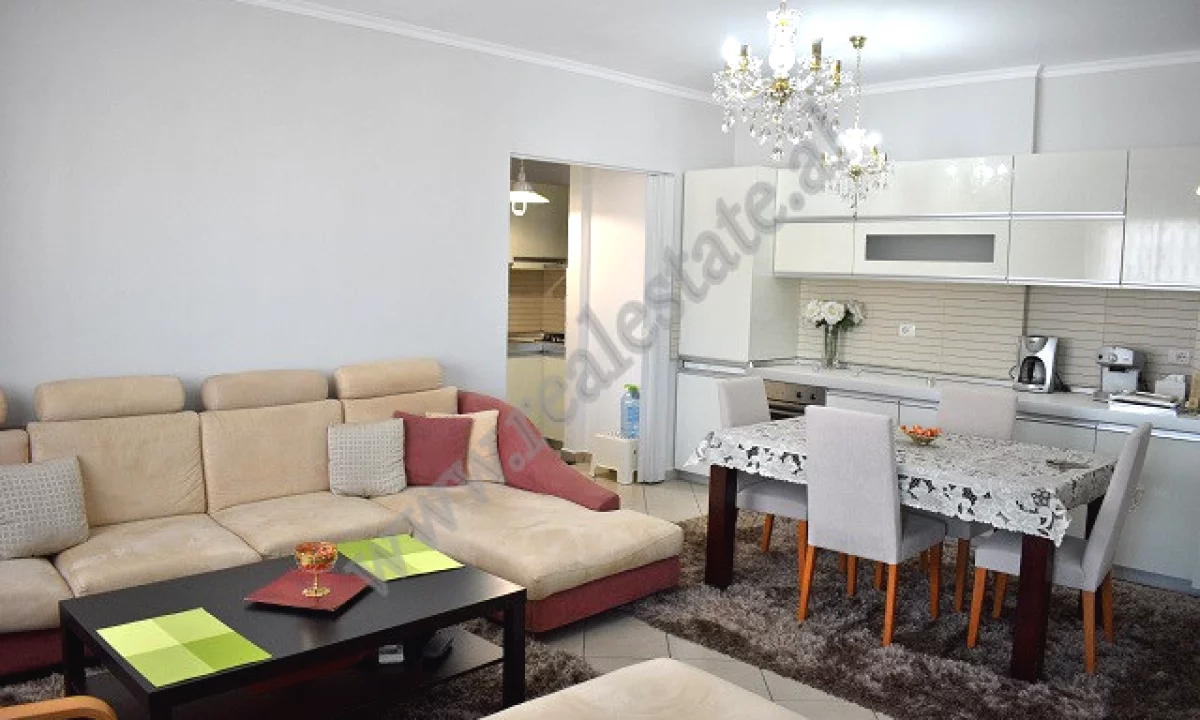 Shtepi me qera Apartament ne Tirane, 3+1, Mobilimi E mobiluar, Pagesa 315  Euro.