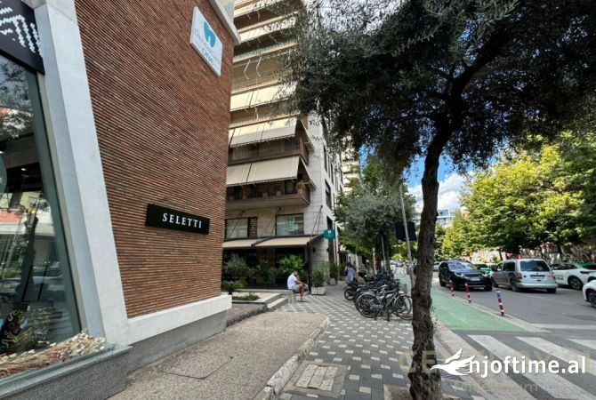 Ambiente Commerciale in Affitto 3+1 a Tirana - 4,000 Euro