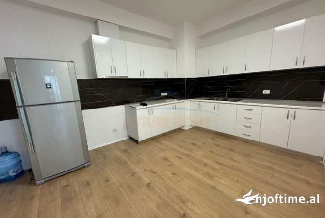 Qera, Ambient, 2+1+2, Bllok - Vendndodhje Premium!