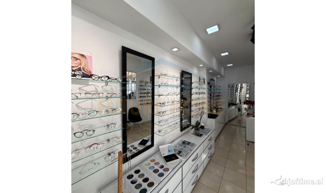 Shitet, Biznesi Optike , Rruga e Kavajes , Tirane.