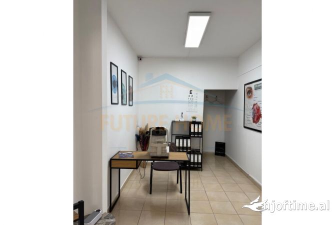 Ambiente Commerciale in Vendita 3+1 a Tirana - 16,500 Euro