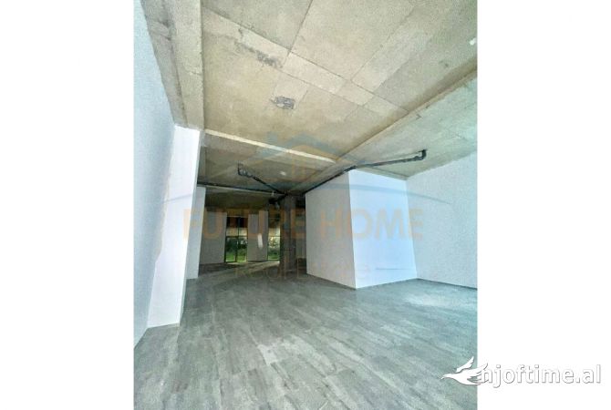 Ambiente Commerciale in Affitto 1+1 a Tirana - 1,200 Euro