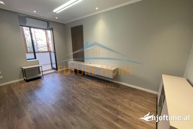 Ambiente Commerciale in Affitto 3+1 a Tirana - 800 Euro