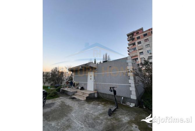 Shitet , Truall + Ndertese (Shtepi Private), Yzberisht prane Gega Oil ,Tirane.