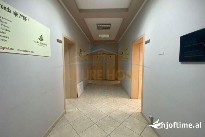 Ambiente Commerciale in Affitto 3+1 a Tirana - 800 Euro