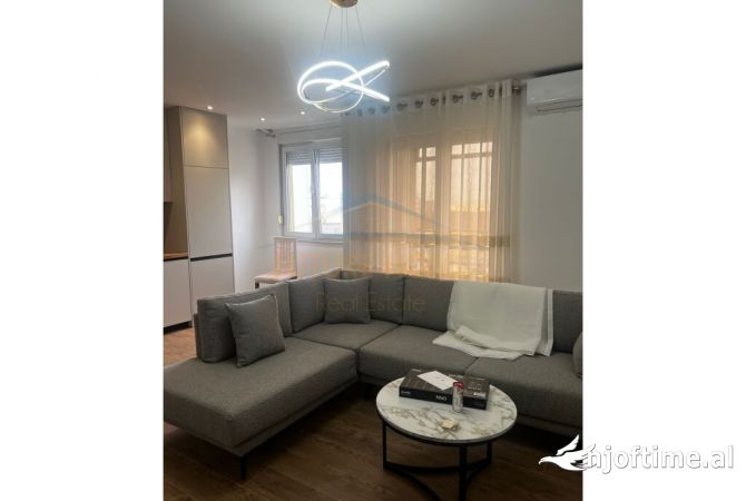 Qera Apartamenti 3+1+2 tek Farmacia 10, Tiranë