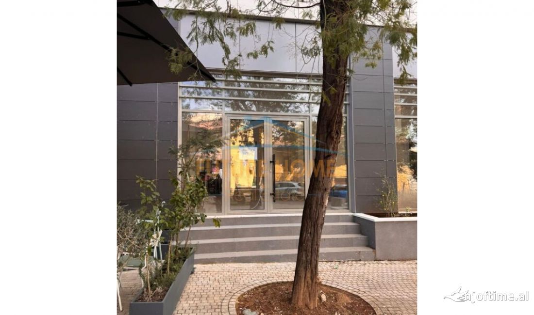 Shitet, Ambjent Biznesi, prane Rruges se Kavajes