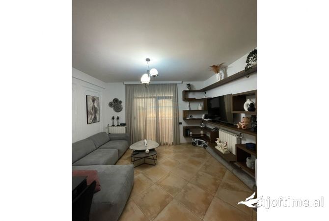 Appartamento in vendita a Tirana 1+1, Arredato