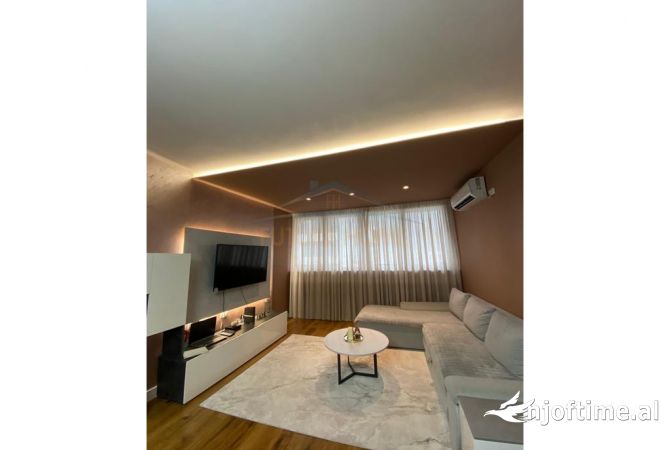 Shitet, Apartament 3+1+2 , Rruga e Kavajës,Tirane.