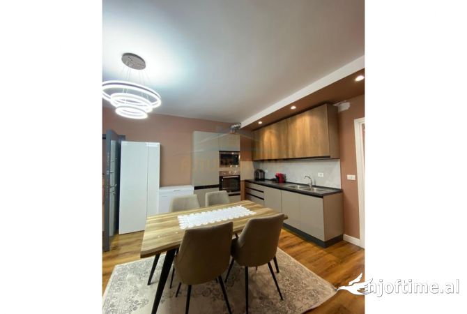 Appartamento in vendita a Tirana 3+1, Arredato