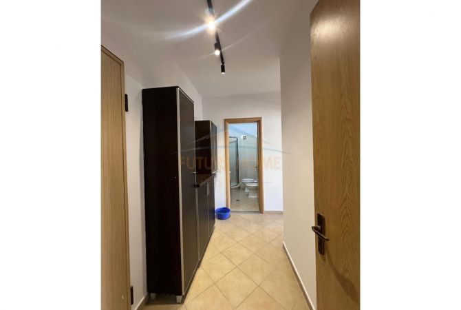 Appartamento in vendita a Tirana 2+1, SemiArredato