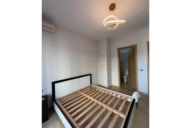 Appartamento in vendita a Tirana 2+1, SemiArredato