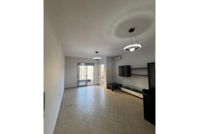 Appartamento in vendita a Tirana 2+1, SemiArredato