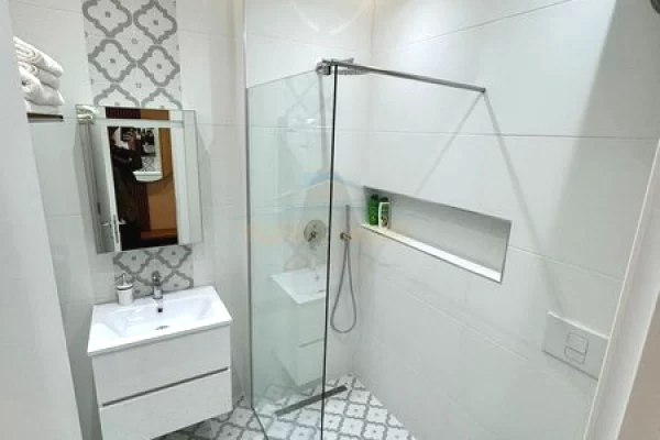 Appartamento in vendita a Tirana 1+1, Arredato