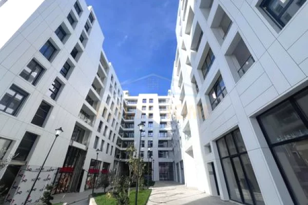 Shitet, Apartament 2+1+2, Rezidenca Porcelan 3, Tiranë.