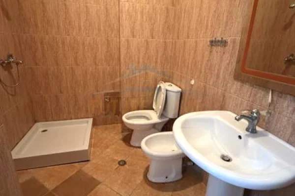 Appartamento in vendita a Tirana 2+1, Vuoto