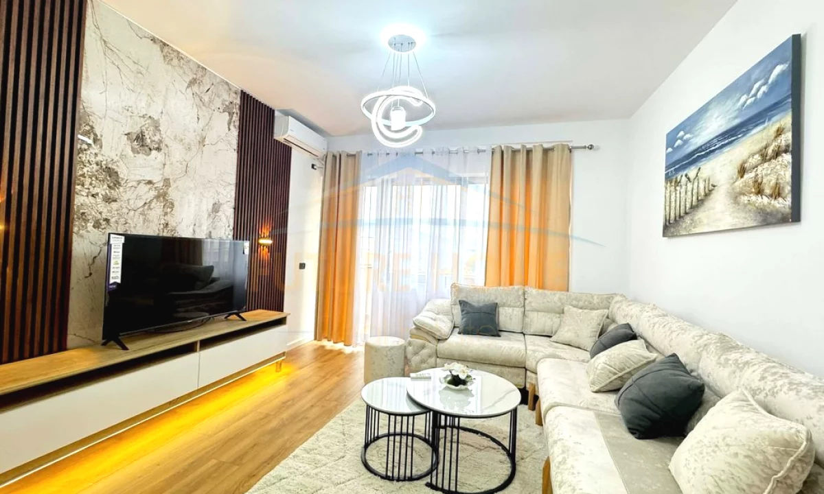 Appartamento in vendita a Tirana 2+1, Arredato