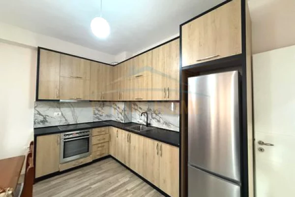 Appartamento in vendita a Tirana 2+1, Arredato