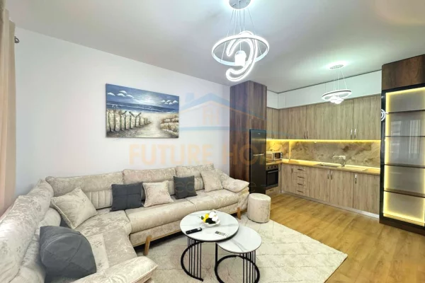 Appartamento in vendita a Tirana 2+1, Arredato