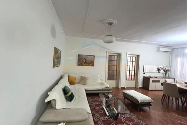 Appartamento in vendita a Tirana 2+1, Arredato