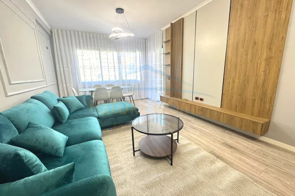 Appartamento in vendita a Tirana 2+1, Arredato