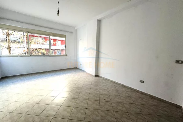 Shitet, Apartament 1+1, Fresk, Tiranë.