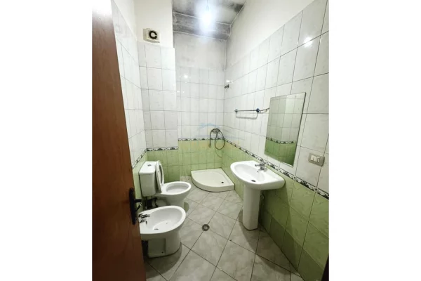 Appartamento in vendita a Tirana 1+1, Vuoto